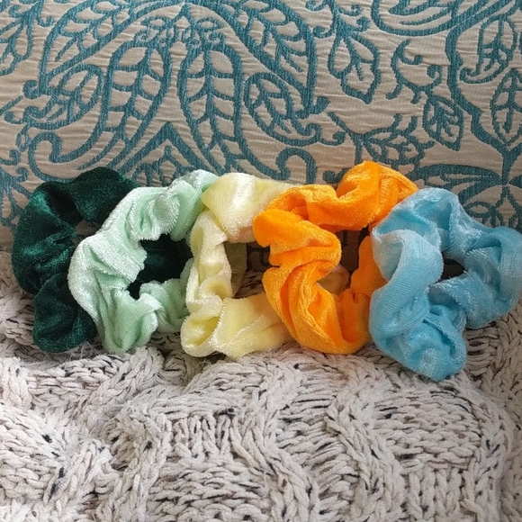 5pk velvet scrunchies - Picture 2 of 2